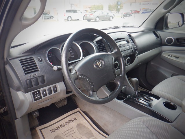 Toyota Tacoma Vehicle Full-screen Gallery Image 10