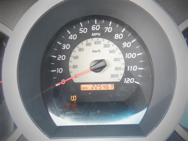 Toyota Tacoma Vehicle Full-screen Gallery Image 12