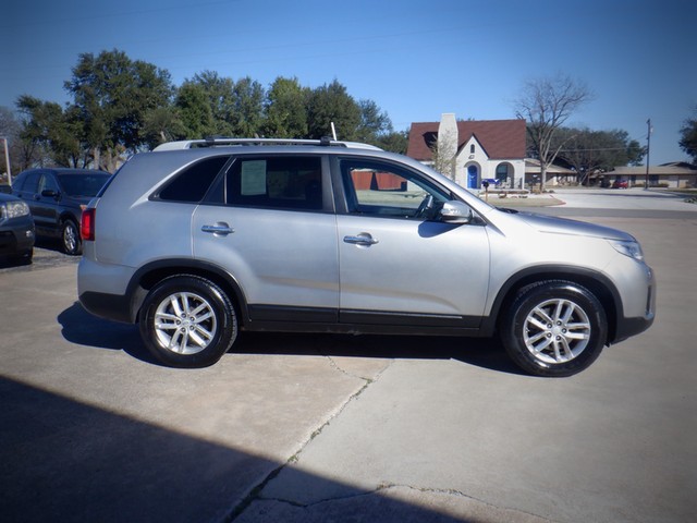 Kia Sorento Vehicle Full-screen Gallery Image 03