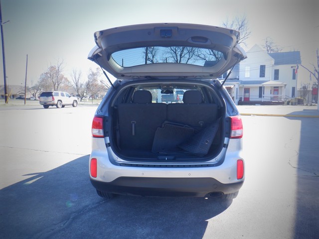 Kia Sorento Vehicle Full-screen Gallery Image 06