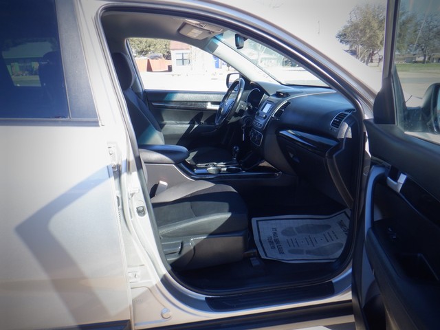 Kia Sorento Vehicle Full-screen Gallery Image 07