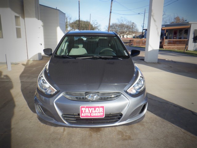 Hyundai Accent 4-Door - 2017 Hyundai Accent 4-Door - 2017 Hyundai