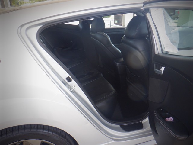 Hyundai Veloster Vehicle Full-screen Gallery Image 10