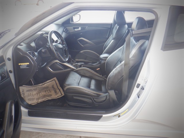 Hyundai Veloster Vehicle Full-screen Gallery Image 11