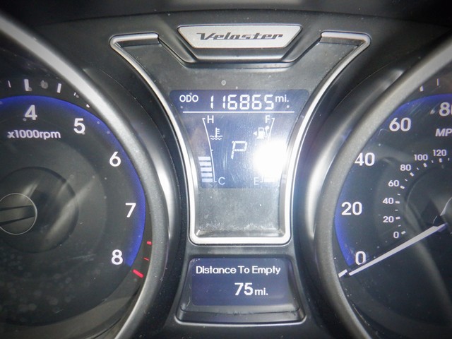 Hyundai Veloster Vehicle Full-screen Gallery Image 13