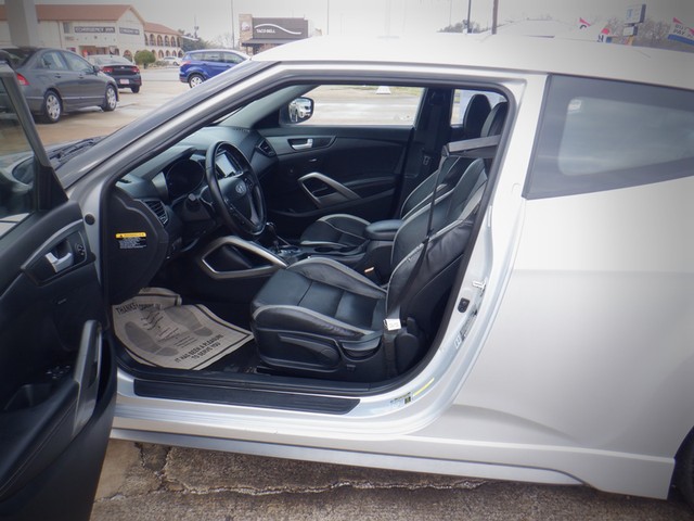 Hyundai Veloster Vehicle Full-screen Gallery Image 16