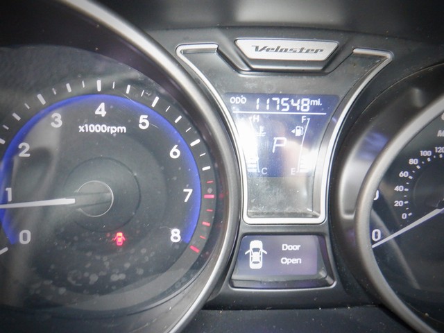 Hyundai Veloster Vehicle Full-screen Gallery Image 21