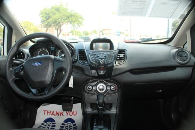 Ford Fiesta Hatchback Vehicle Image 09