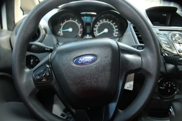 Ford Fiesta Hatchback Vehicle Image 10