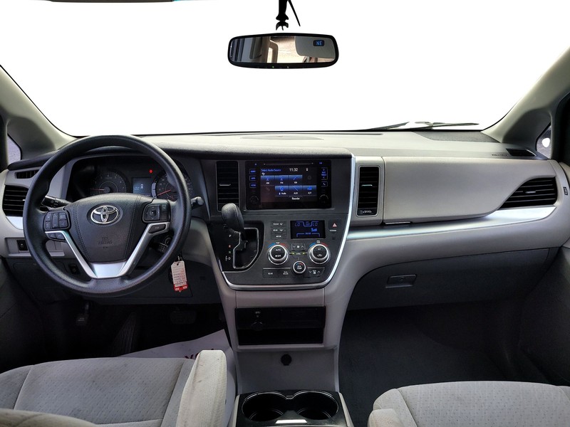 Toyota Sienna Vehicle Image 16