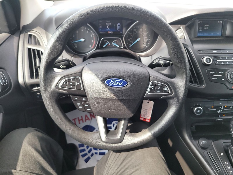 Ford Focus Hatchback Vehicle Image 15