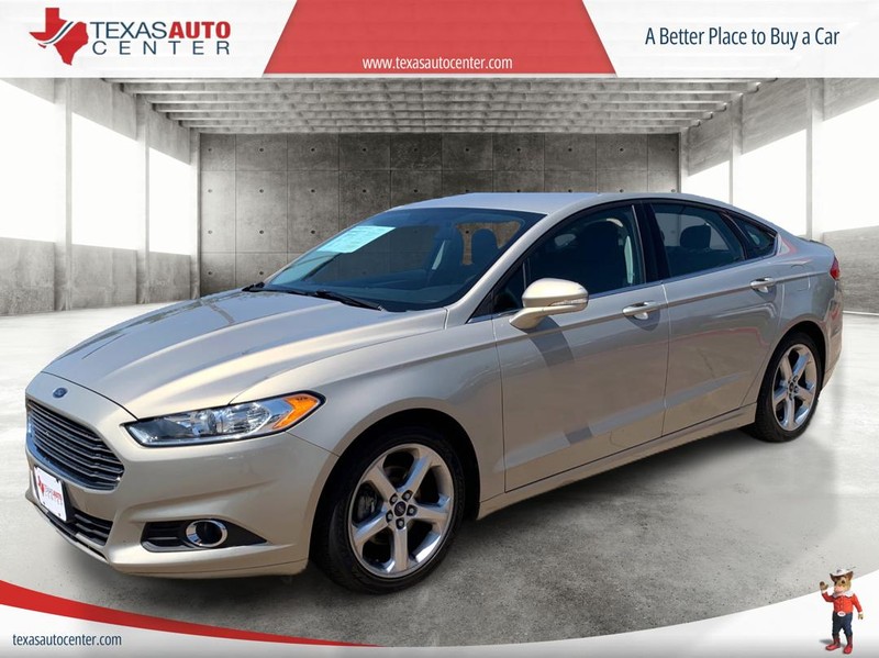 Ford Fusion Vehicle Image 02