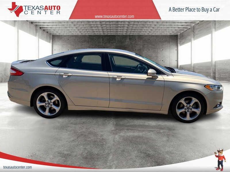 Ford Fusion Vehicle Image 04