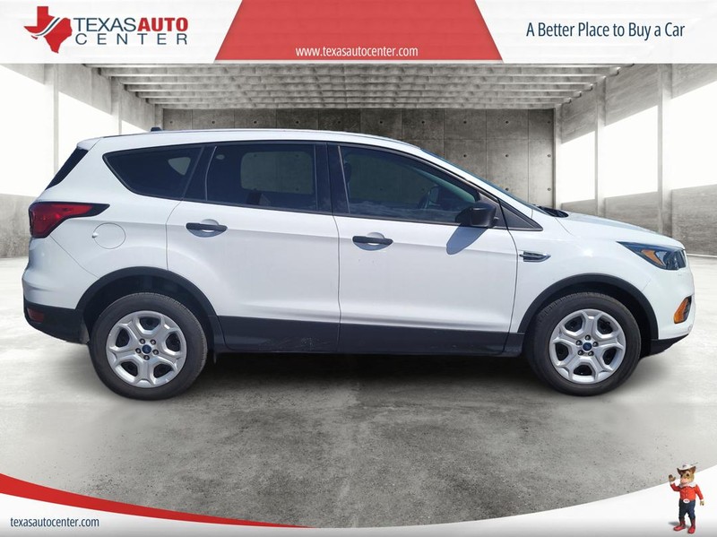 Ford Escape Vehicle Full-screen Gallery Image 4