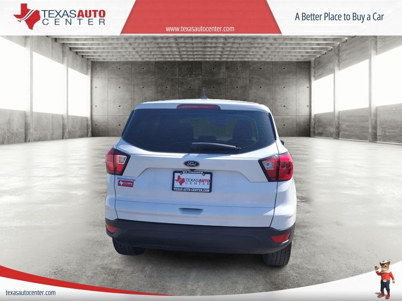 Ford Escape Vehicle Full-screen Gallery Image 6