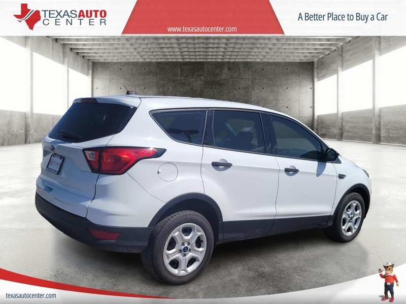 Ford Escape Vehicle Full-screen Gallery Image 7