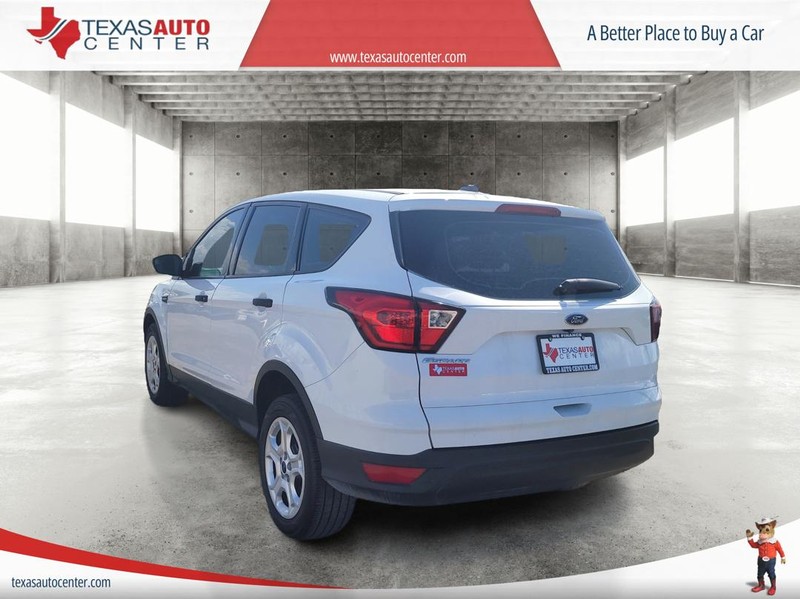 Ford Escape Vehicle Full-screen Gallery Image 8