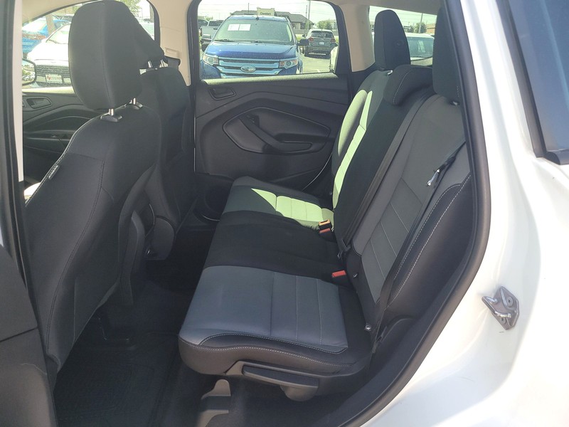 Ford Escape Vehicle Full-screen Gallery Image 10