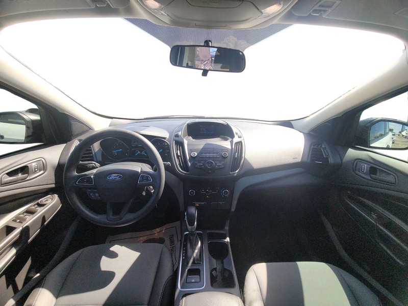 Ford Escape Vehicle Full-screen Gallery Image 16