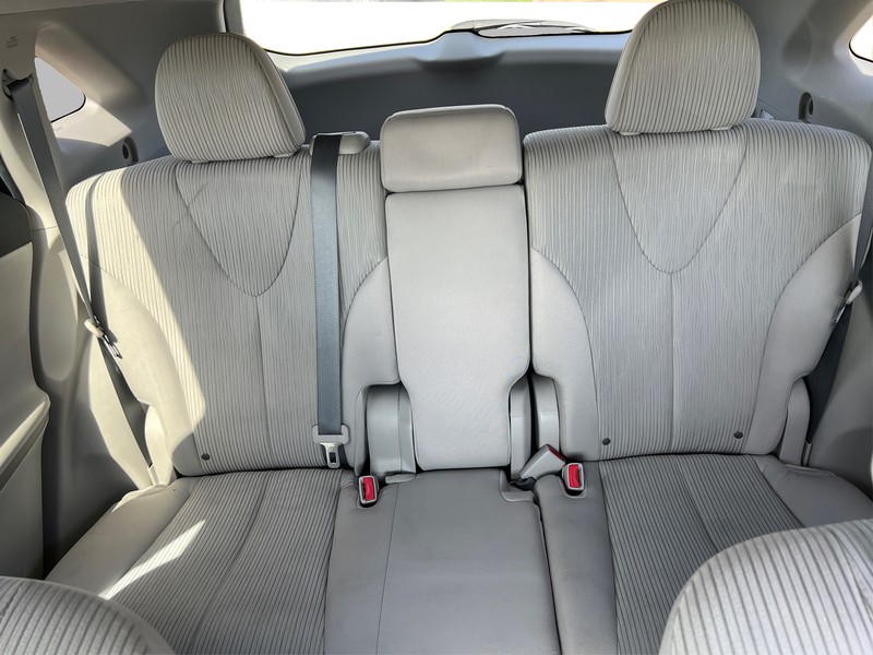 Toyota Venza Vehicle Full-screen Gallery Image 10