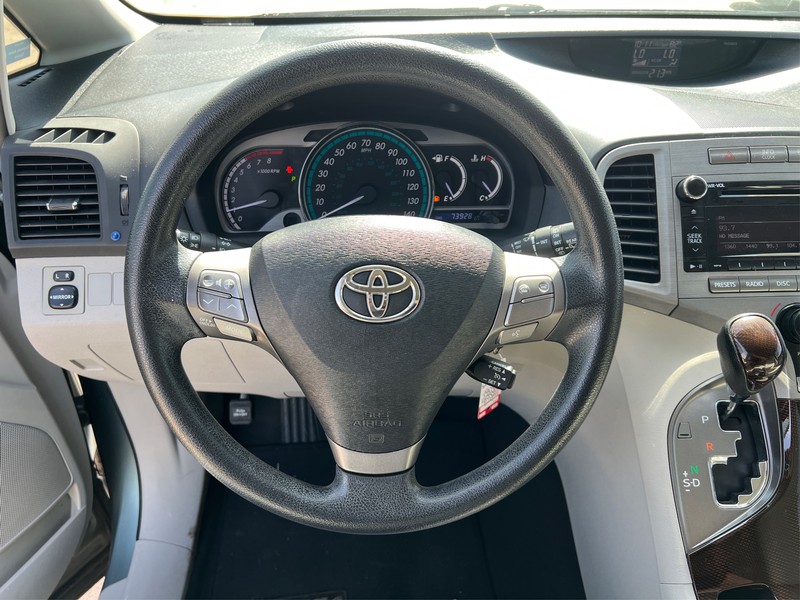 Toyota Venza Vehicle Full-screen Gallery Image 11