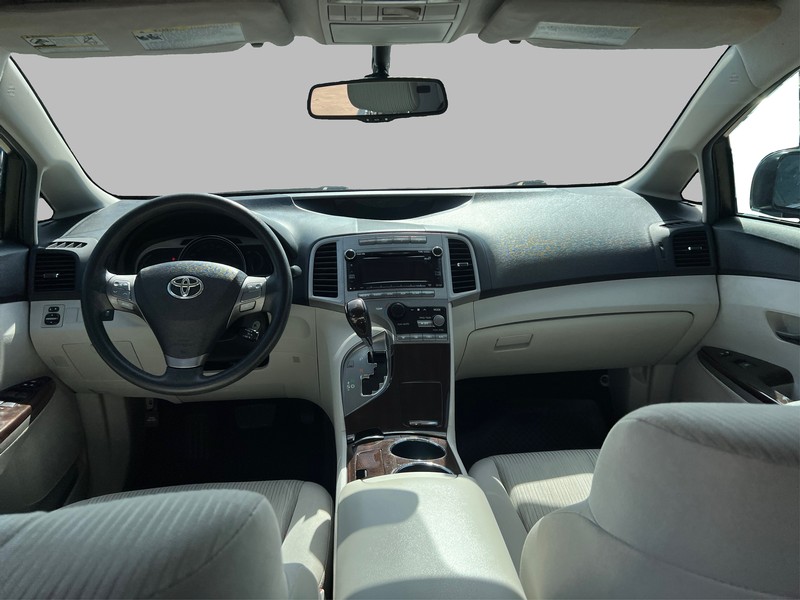 Toyota Venza Vehicle Full-screen Gallery Image 12