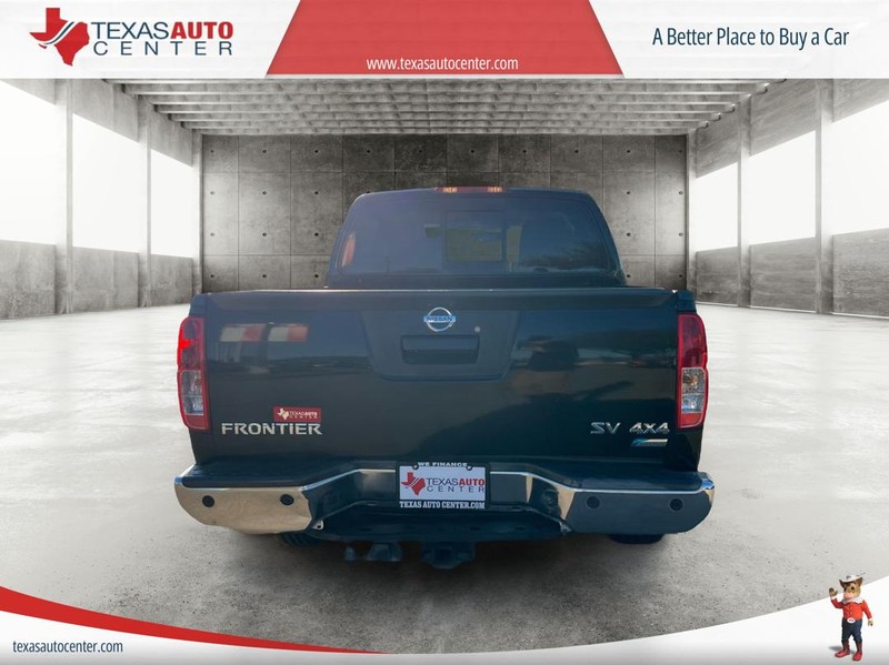Nissan Frontier Vehicle Full-screen Gallery Image 04