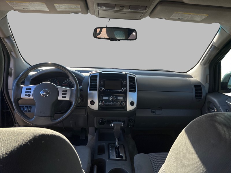 Nissan Frontier Vehicle Full-screen Gallery Image 12