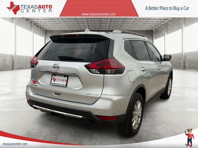 Nissan Rogue Vehicle Full-screen Gallery Image 07