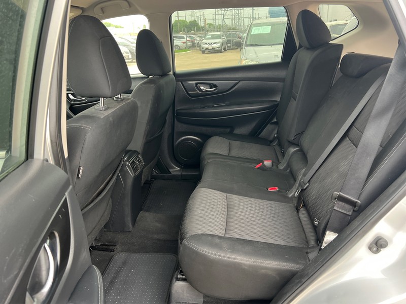 Nissan Rogue Vehicle Full-screen Gallery Image 10