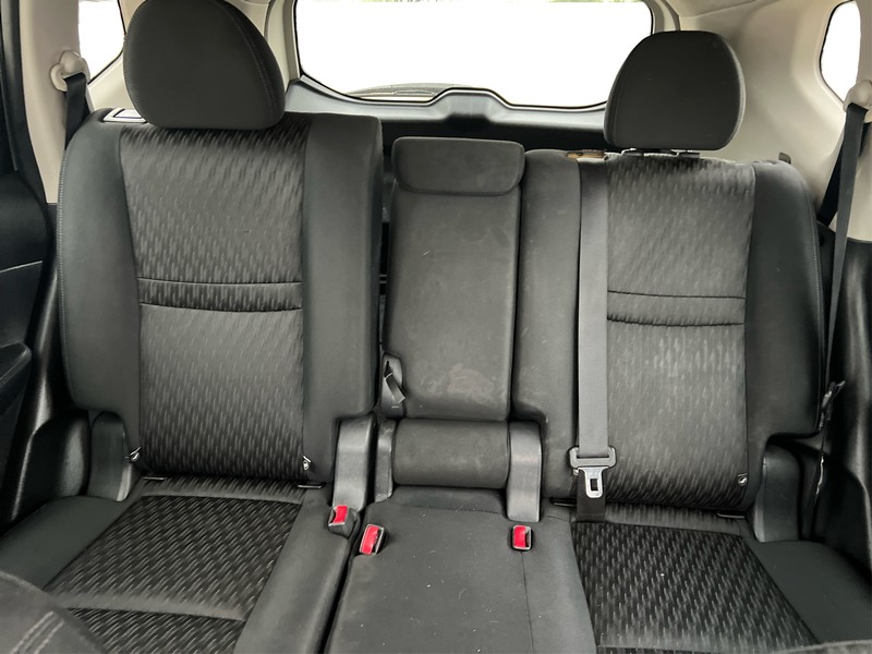 Nissan Rogue Vehicle Full-screen Gallery Image 13