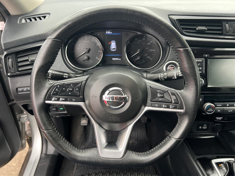 Nissan Rogue Vehicle Full-screen Gallery Image 14