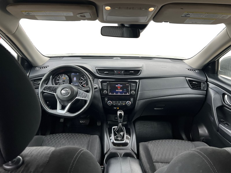 Nissan Rogue Vehicle Full-screen Gallery Image 16