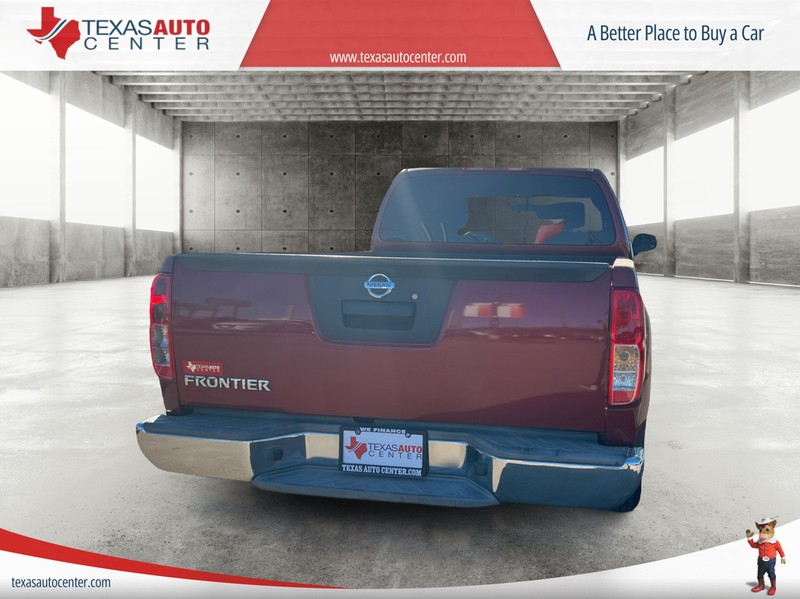 Nissan Frontier Vehicle Full-screen Gallery Image 4