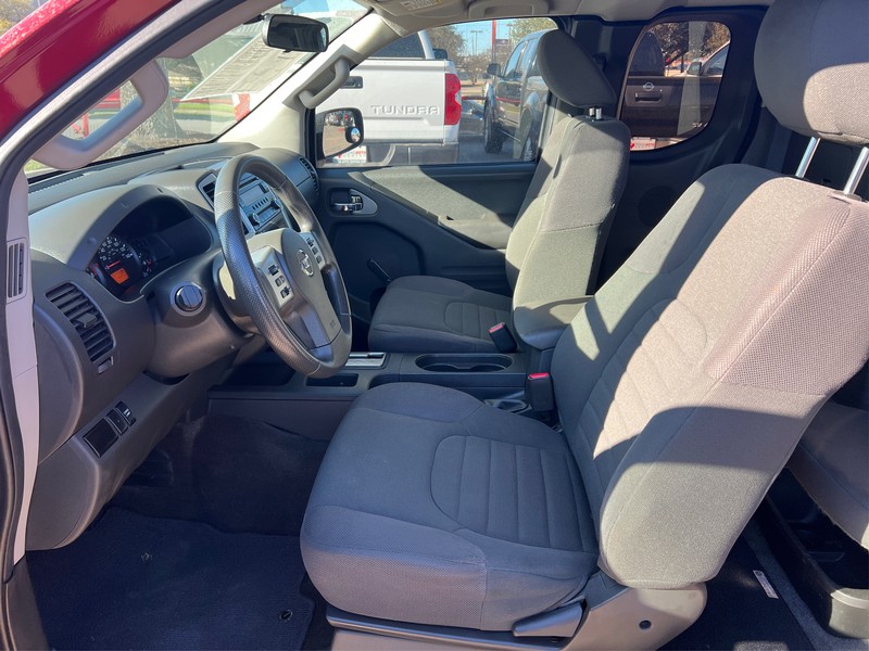 Nissan Frontier Vehicle Full-screen Gallery Image 7