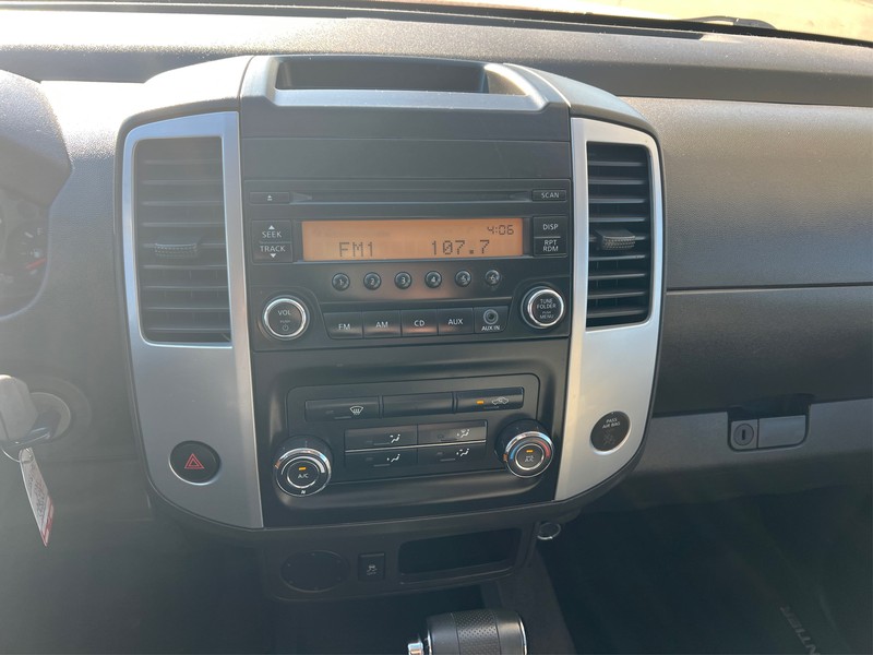 Nissan Frontier Vehicle Full-screen Gallery Image 9