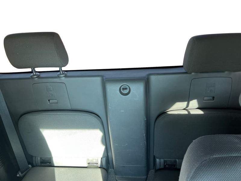 Nissan Frontier Vehicle Full-screen Gallery Image 10
