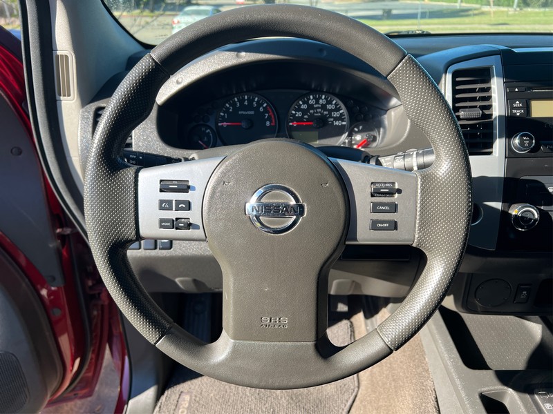 Nissan Frontier Vehicle Full-screen Gallery Image 11