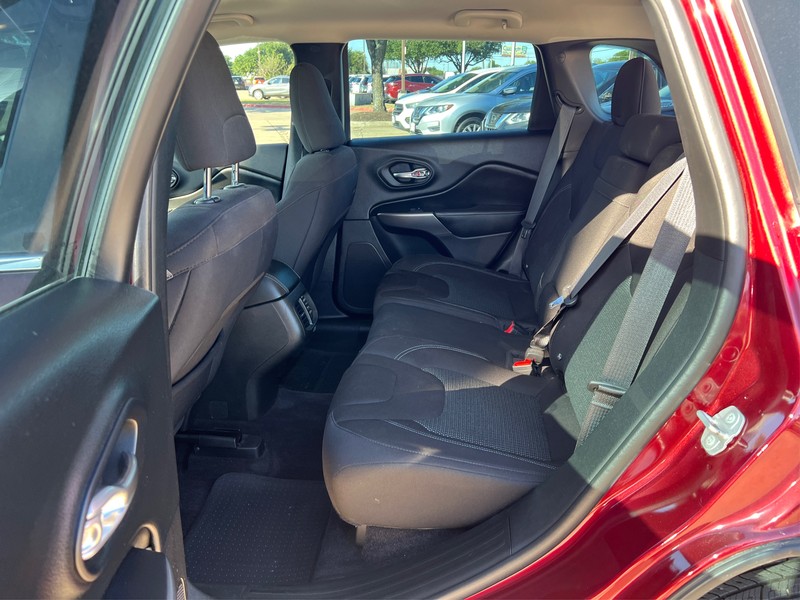 Jeep Cherokee Vehicle Full-screen Gallery Image 7