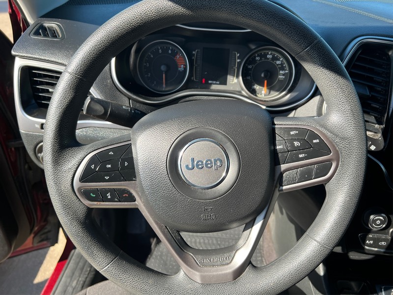 Jeep Cherokee Vehicle Full-screen Gallery Image 11