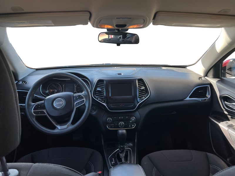 Jeep Cherokee Vehicle Full-screen Gallery Image 12