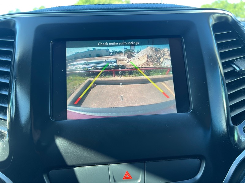 Jeep Cherokee Vehicle Full-screen Gallery Image 14