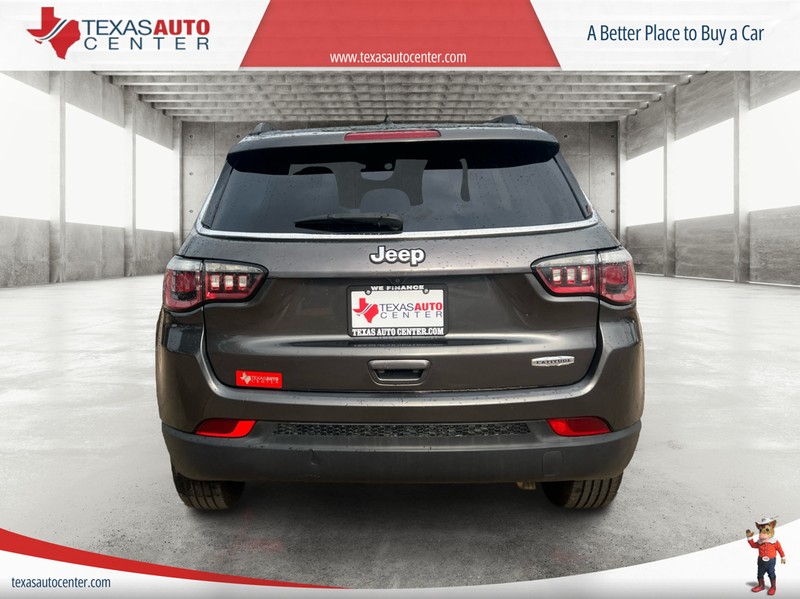 Jeep Compass Vehicle Full-screen Gallery Image 6