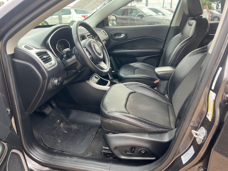 Jeep Compass Vehicle Full-screen Gallery Image 9