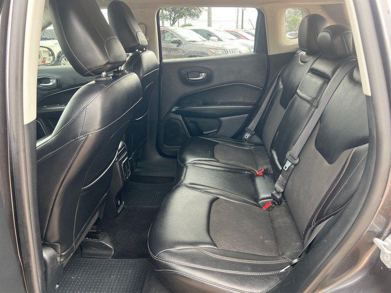 Jeep Compass Vehicle Full-screen Gallery Image 10