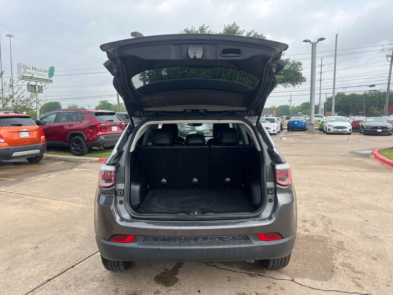 Jeep Compass Vehicle Full-screen Gallery Image 11