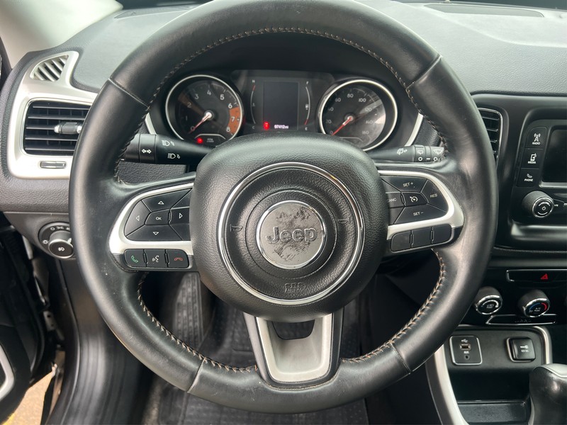 Jeep Compass Vehicle Full-screen Gallery Image 14