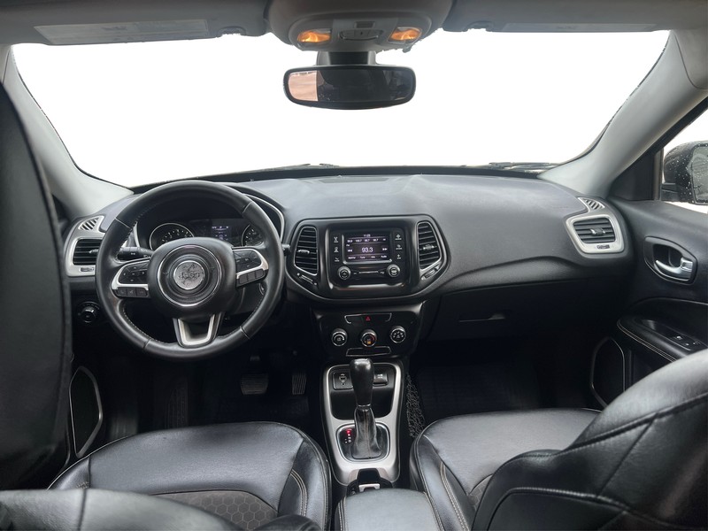 Jeep Compass Vehicle Full-screen Gallery Image 16