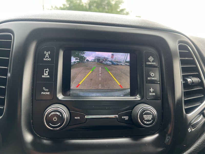 Jeep Compass Vehicle Full-screen Gallery Image 17