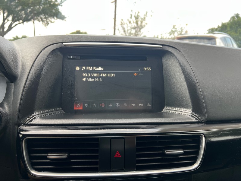 Mazda CX-5 Vehicle Full-screen Gallery Image 11